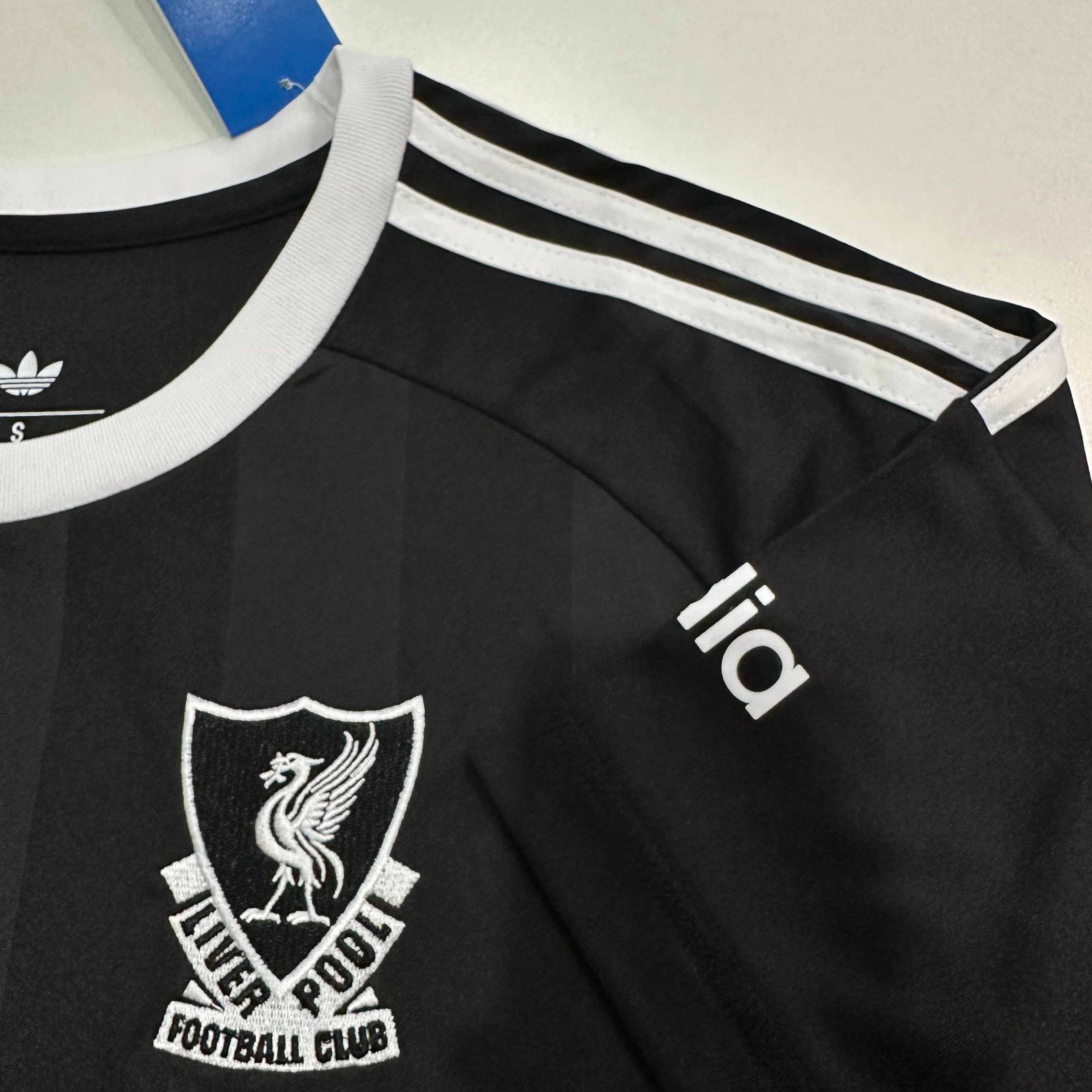 Liverpool Retro Kit – Black & White Edition